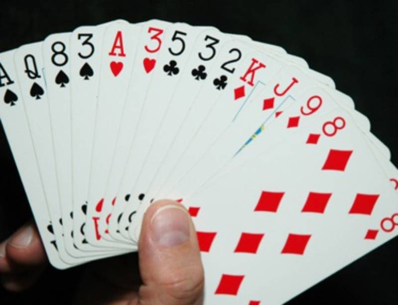Cách Đánh Bài Tiến Lên Luôn Thắng Từ Cao Thủ 6 Tận Dụng Lợi Thế Khi Không Phải Chơi Đầu